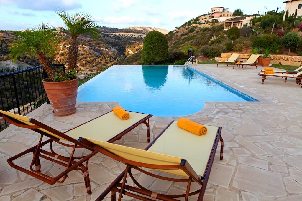 Aphrodite Hills Hotel